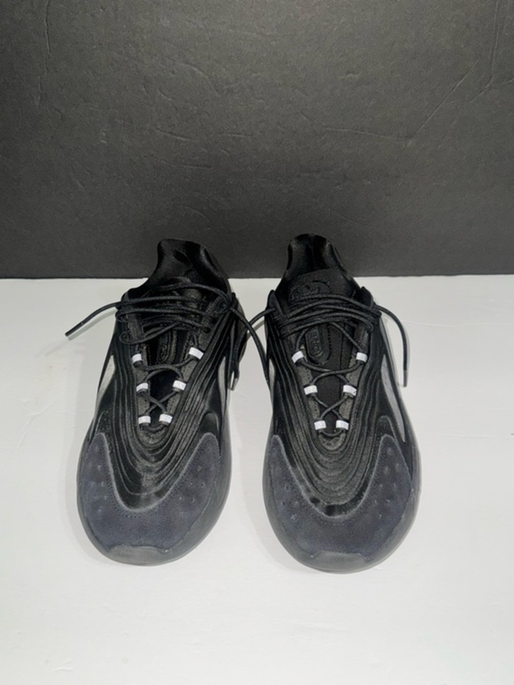 Adidas I Men's I Sneakers I Style Ozelia I Black I Size 9